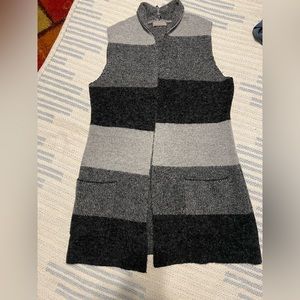 Women’s sleeveless cardigan size M